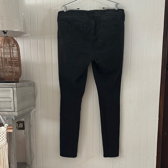 Torrid Premium Black Distressed Skinny Jeans sz 16 - Picture 10 of 16
